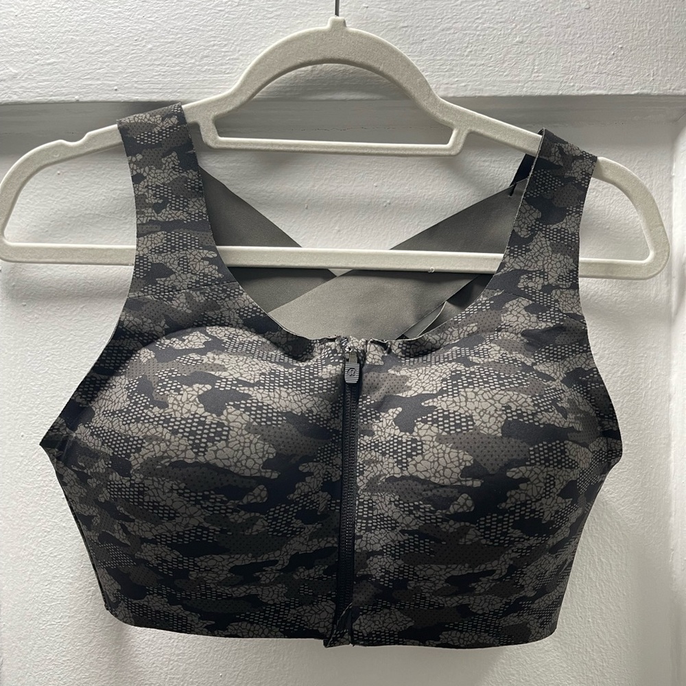 Lululemon full support sports bra 38C (fits like 36C/D)